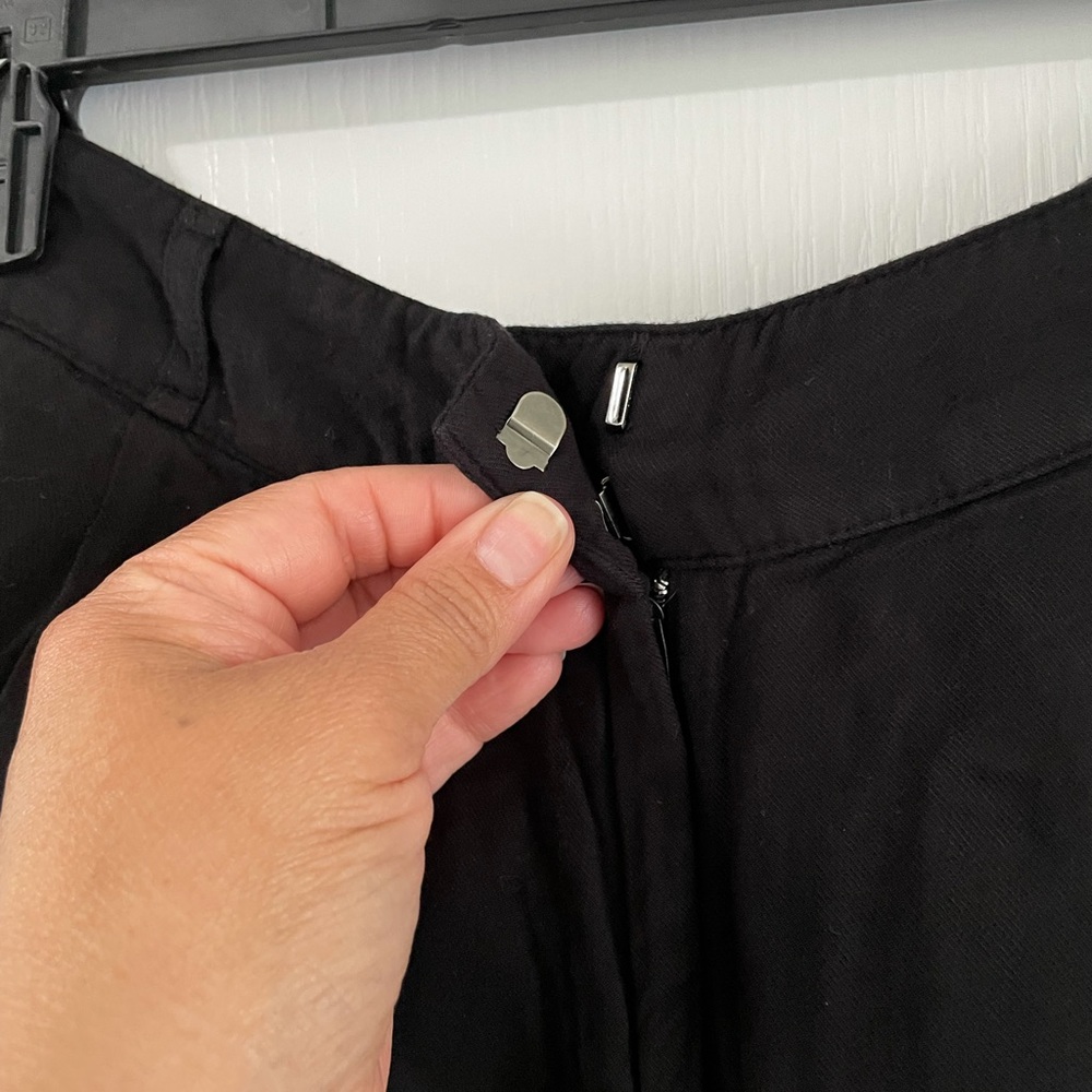 Forever 21 Pleated Dress Shorts with Pockets M/L - Picture 2 of 4